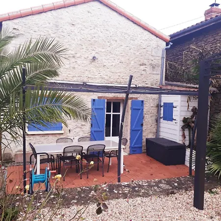 Proche Futuroscope - - La Petite Lucie * Савиньи-су-Фе